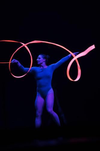 zena-ruze-pisen-kost-1