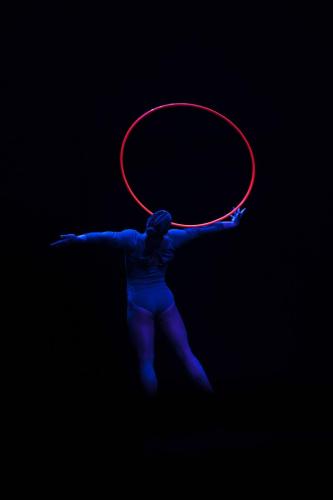 zena-ruze-pisen-kost-2